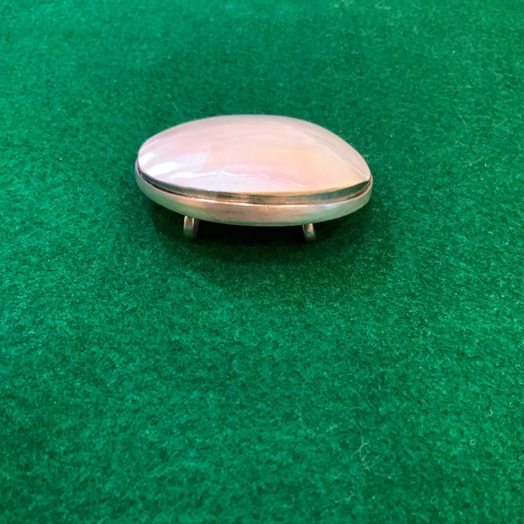 Vintage Mother Of Pearl Round Bolo / Brooch ~ Scarf Accessory - Picture 7 of 10